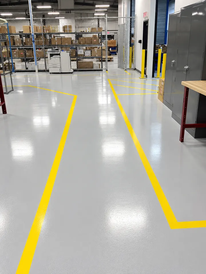 Grey resinous floor with yellow aisle line marking in the MTU Canada parts and service area